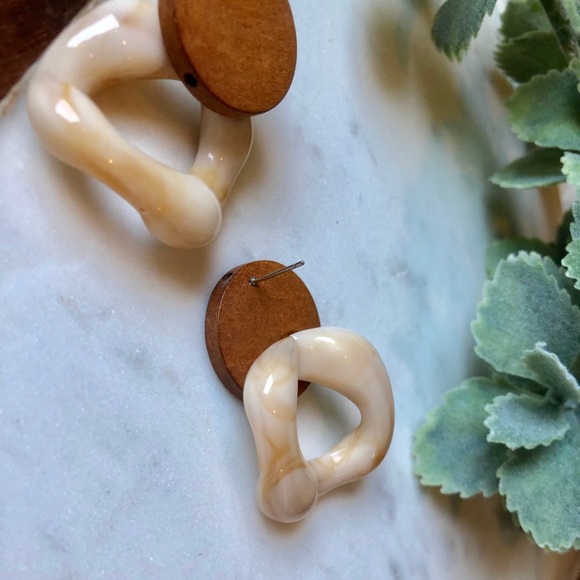 The Margot - Marbled Stud Earrings - Picture 3 of 4